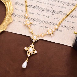 Pearls Rehinestone Golden Vintage Necklace